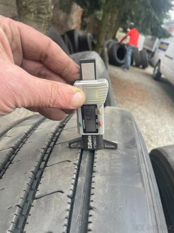 2ks - 315/70 R22,5 Firestone FS422 s diskem - 2