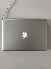 Apple MacBook - Rarita - 7 cyklů baterie - 2