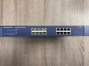 Netgear ProSafe JGS516v1 1gbps 16port switch - 2
