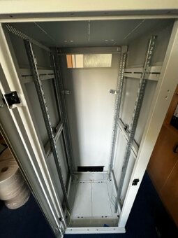 19" Rack skříň serverová 32U, šedá - 2