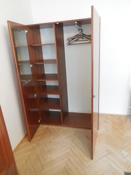 Skříň na oblečení - 2