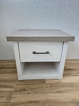 NOVÝ NOČNÍ STOLEK PROVENCE, PC 2699 KČ - 2