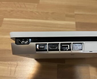 PlayStation 4 Slim - 2
