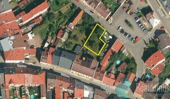 Prodej stavebního pozemku 478m2 v centru města Police nad Me - 2