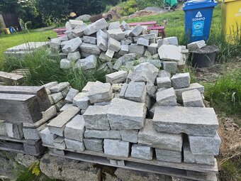 Ručně opracovaný žulový soklový kámen - 2
