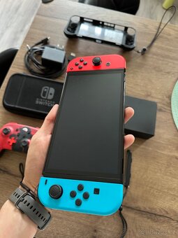 Nintendo switch OLED - TOP STAV + příslušenství - 2