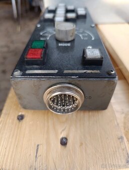 Fanuc A04B-0218-C212 Dálkový ovládací panel - 2