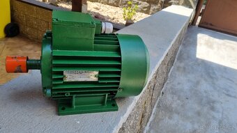 ELEKTROMOTOR 2.2KW 2800 OTÁČEK - 2