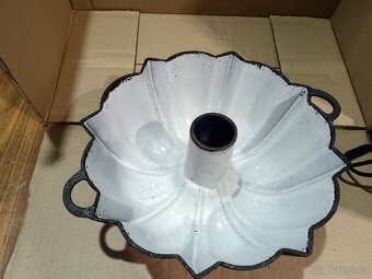 Stará litinová forma na bábovku - 2