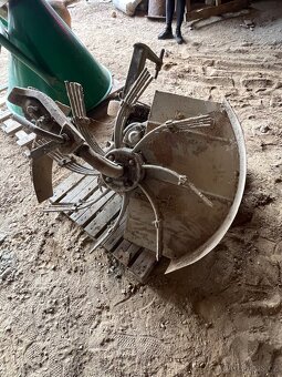 Vyvorávač brambor čert - 2