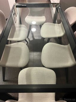 Skleněný stůl s ocelovou konstrukcí - 2