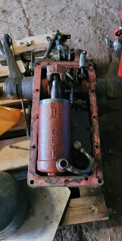 Víko hydrauliky zetor - 2