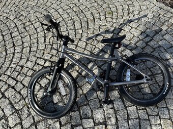 Rascal 16, šedá metalíza - 2