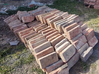 Cihly z demolice domu (9 - 11.5) - 2