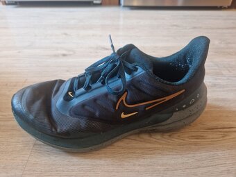Běžecká obuv Nike Winflo 9 Shield vel. 43 - 2