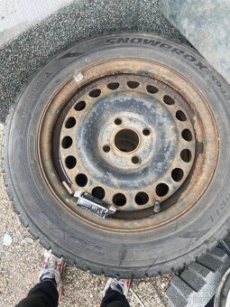Prodám pneu + disky 185/60r14 - 2