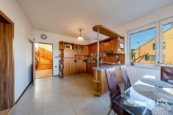 Samostatně stojící rodinný dům 5+1 na pozemku 621 m², obec V - 2