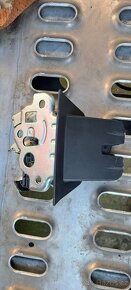 Zamek kufru audi A4 b8 8k 8R0827505 - 2