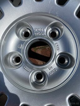 ALU kola Audi 5x112 R17 včetně pneu,4F0601025AH - 2