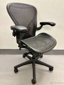 Kancelářská židle Herman Miller Aeron Posturefit - 2