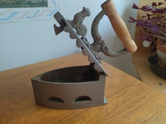 žehlička litinová starožitná - 2