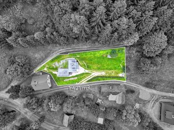 Prodej pozemku 1.421 m², vybudované 1. podlaží chaty, garáž, - 2
