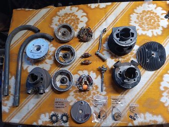 Jawa 250 díly,čz 125,150 válec,zapalování,koleno, štít,kladi - 2