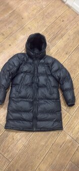 Krásný černý péřový kabát značky Nike - 2