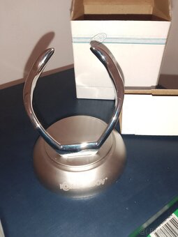 Kovové stojánky na tlačítkové telefony - 2