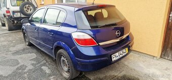 Opel Astra H 1.6 benzín - 2