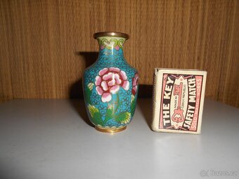 Stará, čínská vázička. Přihrádkové smaltování. - 2