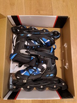 Kolečkové brusle 34-37 s chráničemi a helmou - 2