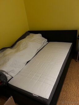 Manželská postel. - 2