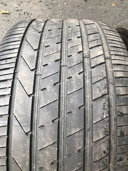 Prodám dvourozměr pneu 315/35/20 a 275/40/20 - 2