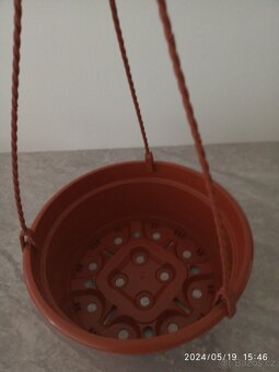 Závěsný květináč nový - 2