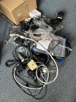 Mix kabelů, spojovací techniky - 2