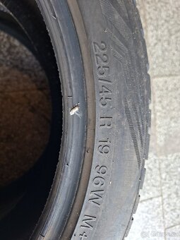 2x celoroční pneu 225/45 R19 VREDESTEIN - 2