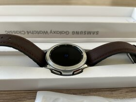 Prodám SAMSUNG Galaxy Watch 4 Classic (42 mm) LTE stříbrná - 2