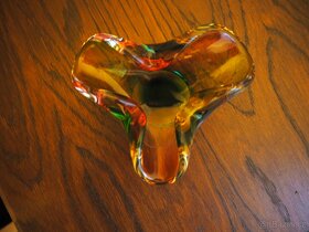 Barevný trojcípý popelník z hutního skla - 2