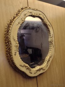 Zrcadlo v dřevěném rámu - 2