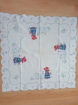 Dečka, ubrus s husami,vyšívané 70x70 cm - 2