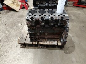 polomotor Mercedes Atego OM 904LA 8.180. - 2