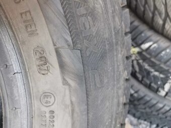 ZIMNI PNEU Uniroyal 215/70/15C 8mm  2017r 2KS - 2