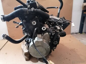 Motor yamaha xj6 - 2
