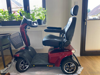 elektrický invaliní skútr velmi sofistikovaný - 2