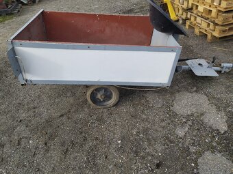 Ručně sklápěný přívěs za frézu domácí výroby - 2