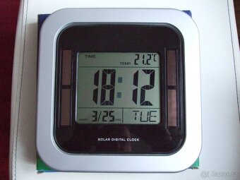 NÁSTĚNNÉ DIGITÁLNÍ HODINY EMOS SE SOLÁRNÍM NAPÁJENÍM - 2