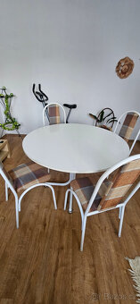 Jídelní stůl a židle - 2