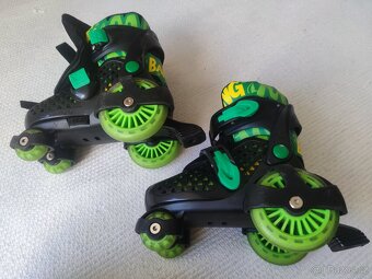 Dětská sada Action Darly Boy – brusle a helma - 2