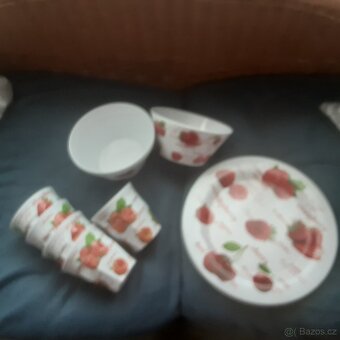 Skleničky misky talire - 2